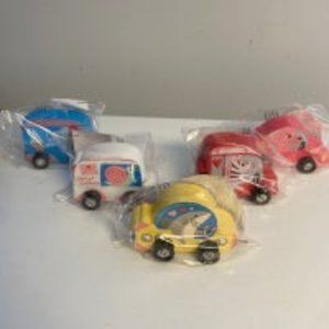 BULLSEYE PLAYGROUND VALENTINE'S DAY WOOD CARS (5CT)